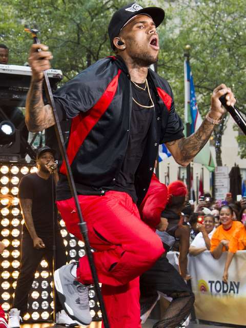 Chris Brown dice que ébola es para controlar a la población