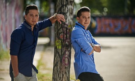 »Los gemelos» Tico & Javi debutan en el Top 20 de Billboard con »Mi novia y yo»