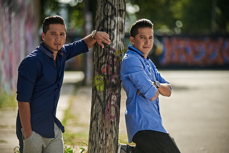 »Los gemelos» Tico & Javi debutan en el Top 20 de Billboard con »Mi novia y yo»