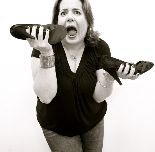 Evlin Pérez Yebaile: La artista que motiva con humor