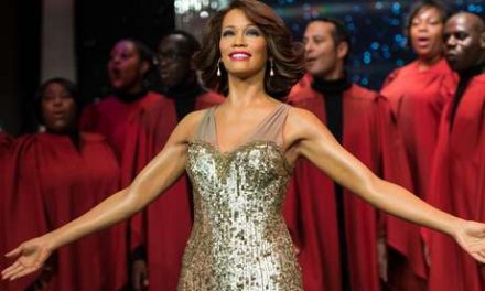 Familia de Whitney Houston rechaza holograma de la cantante