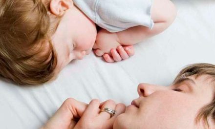 #Enterate ¿Por qué dormir con un bebé no es buena idea? (+Video)