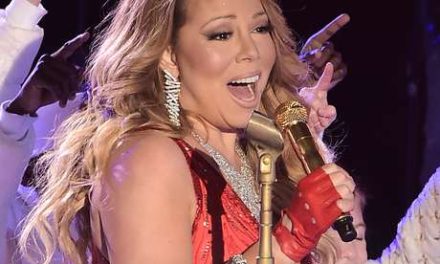 Mariah Carey hace el ridículo en ceremonia de Navidad en NY (+Video)