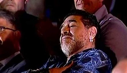 Maradona se duerme en discurso del presidente Nicolas Maduro (+Video)