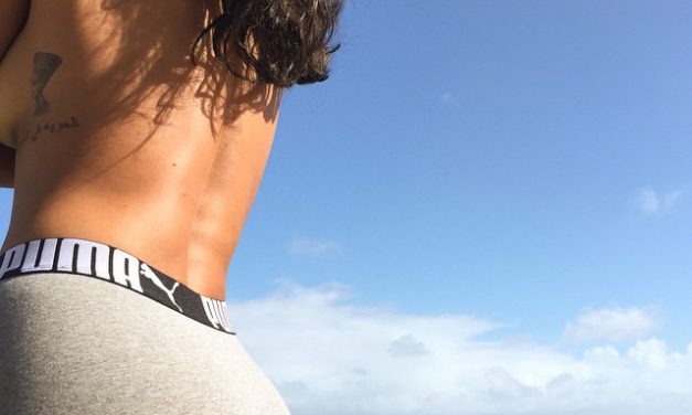 Rihanna enciende Instagram en topless
