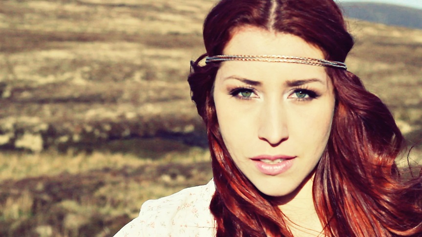 Laury Oropeza (@LauryOropeza) estrena su nuevo Videoclip »Tanto Amor»