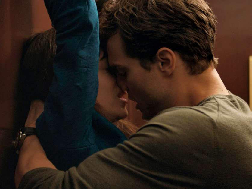 Dakota Johnson usa doble de glúteos en ’50 Sombras de Grey’
