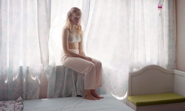 Ganador del Premio de Fotografía TRESy3 explora la soledad femenina