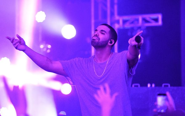 Drake sigue los pasos de Beyoncé, lanza disco por sorpresa (+Video)
