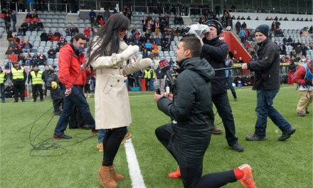 Jugador de La Vinotino le propusó matrimonio a su novia antes de un partido (+Video)