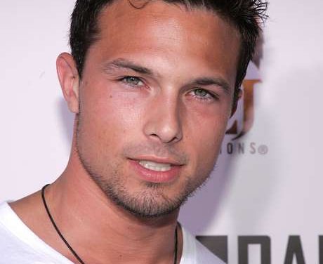 Arrestan a ex ‘Power Ranger’ por homicidio… ¡con espada!