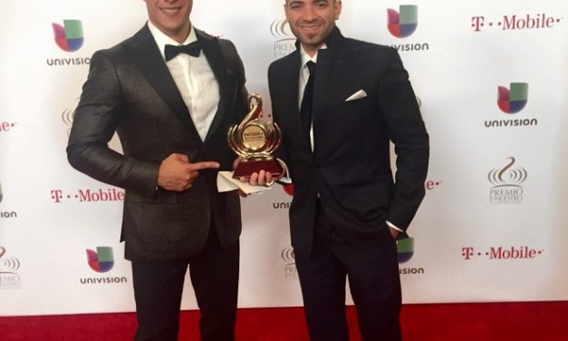CHINO Y NACHO GANADORES DEL PREMIO LO NUESTRO »GRUPO O DÚO DEL AÑO – TROPICAL»