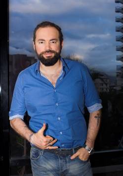Santiago Cruz presentó el tema y video de ‘No Nos Digamos Mentiras’ – #LoQueSuena Por @Sonymusicvzla