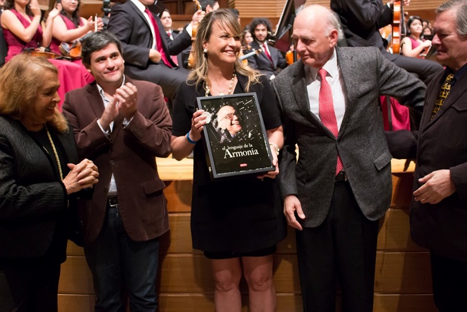 Digitel bautizó el libro »El lenguaje de la armonía»