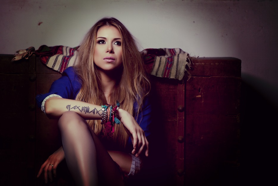 Jessica Quijada presenta Niña Vieja… Primer sencillo promocional del EP Ocultándome del Día