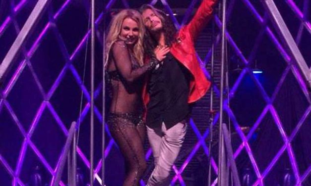 Britney Spears sufrió percance en pleno concierto (+Video)