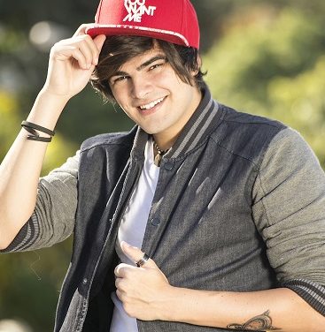 Jonathan Moly ¡de estreno! (+Video)