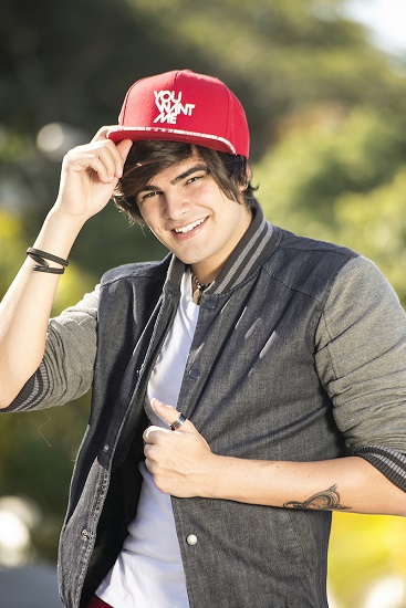 Jonathan Moly ¡de estreno! (+Video)