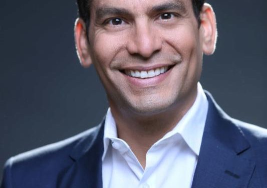 Ismael Cala será orador principal en la Conferencia de Billboard de la Música Latina 2015