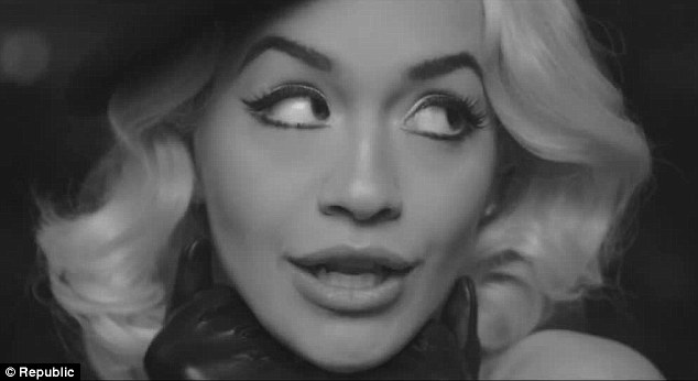 Rita Ora deslumbra como Marilyn Monroe en nuevo video (+Video)