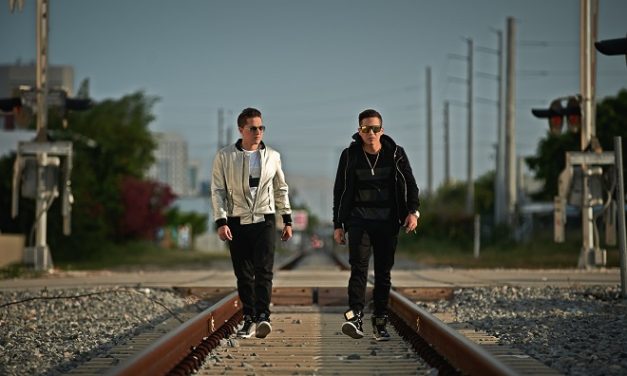 Gustavo Elis y Los Gemelos »Tico & Javi» le ponen el toque musical al Miss Hermandad Gallega 2015