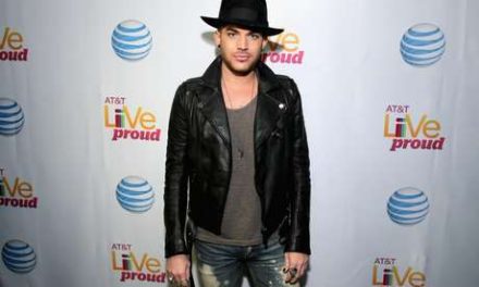 Adam Lambert afirma que hay famosos que no salen del clóset