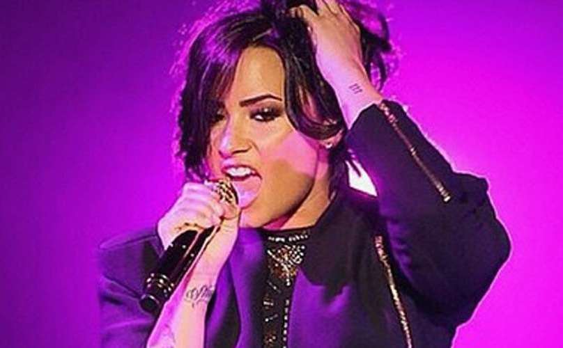 Demi Lovato dedicó canción a Bruce Jenner durante concierto