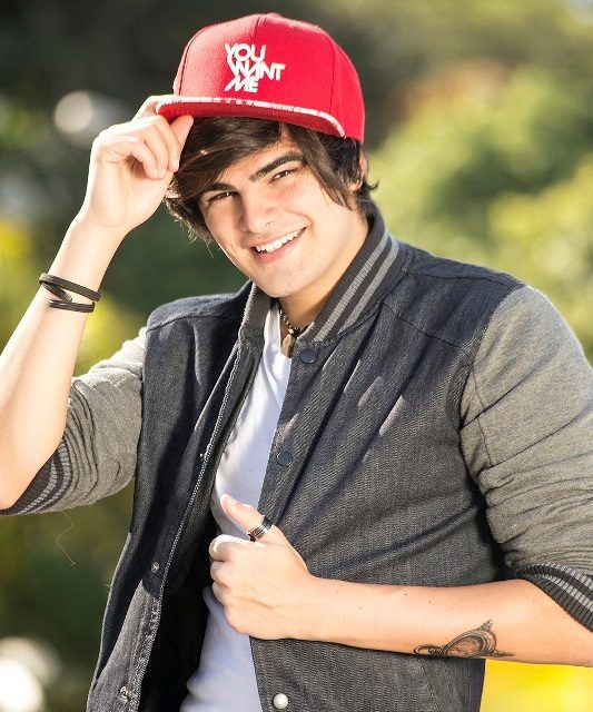 Jonathan Moly lanza su »COMPASS»