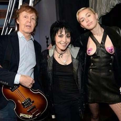 Miley Cyrus muestra sus senos al lado de Paul McCartney (+Foto)
