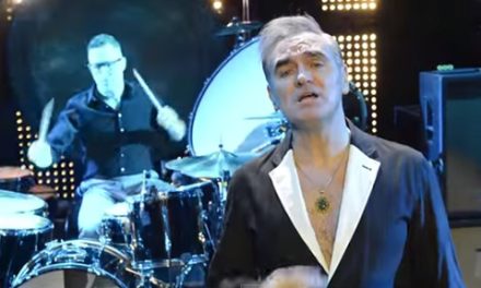 Morrissey estrena el peor video del año: ‘Kiss Me a Lot’ (+Video)