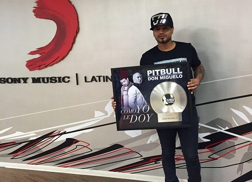 DON MIGUELO RECIBE DISCO DE PLATINO