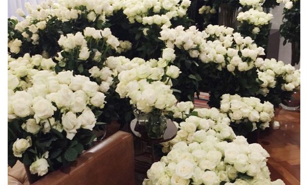 Kim Kardashian recibió dos mil rosas por el Día de las Madres