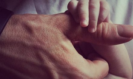 Blake Lively y Ryan Reynolds comparten foto de su hija