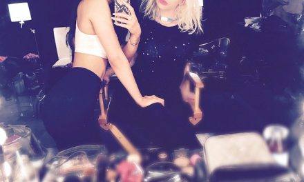 Khloe Kardashian enseña de más en selfie de Kylie Jenner (+Foto)