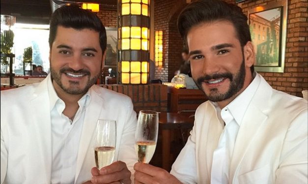Alfonso León se casó con su manager Arturo García, en la ciudad de Miami.
