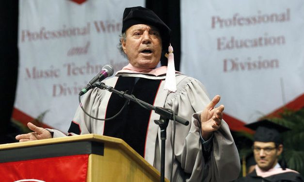 Julio Iglesias Doctor Honoris Causa por el Berklee College of Music