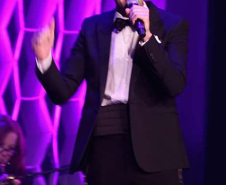Brandon Flowers trabaja en el estudio con New Order