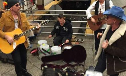 U2 ofrece concierto sorpresa en metro de Nueva York (+Video)