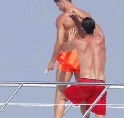 Capturan en imagenes a Cristiano Ronaldo muy ‘cariñoso’ con amigos (+Fotos)