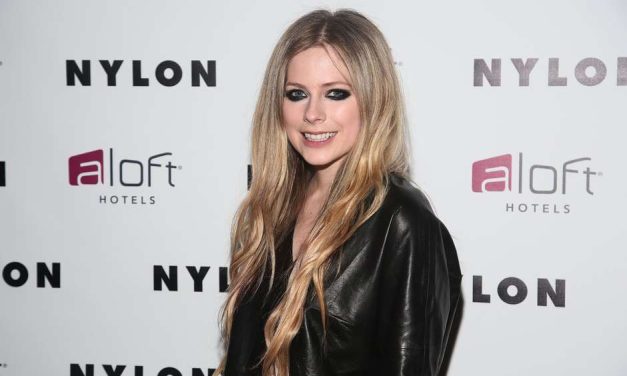 Avril Lavigne llora en entrevista al hablar de su enfermedad (+Video)