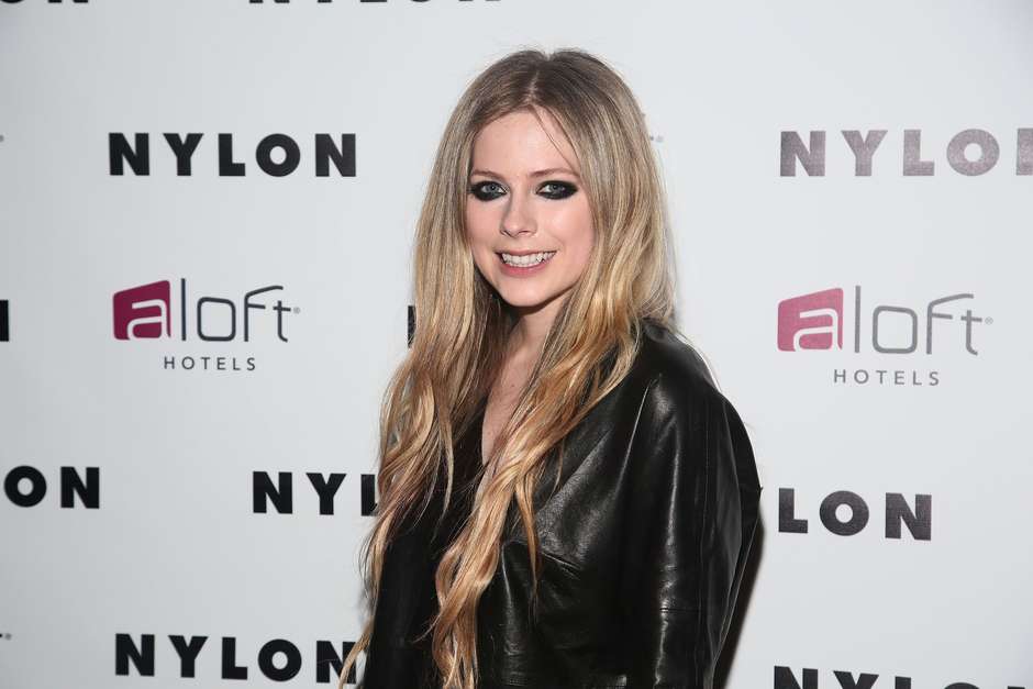 Avril Lavigne llora en entrevista al hablar de su enfermedad (+Video)