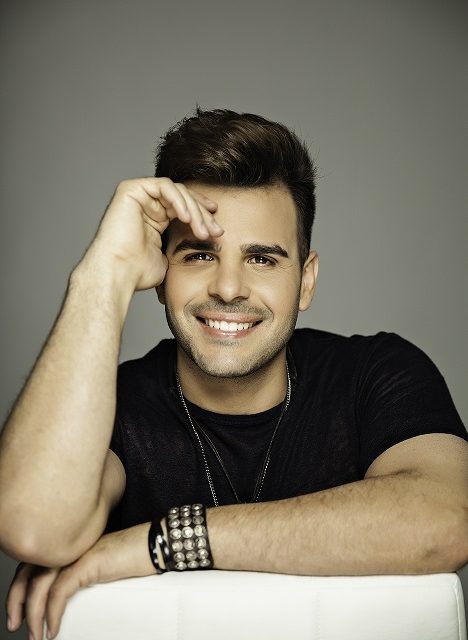 Juan Esteban debuta en la cima (+Video Lyric)