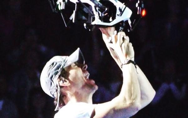 Enrique Iglesias sufre un accidente con un dron en México