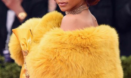 Rihanna recibe tierno y discreto regalo de Benzema