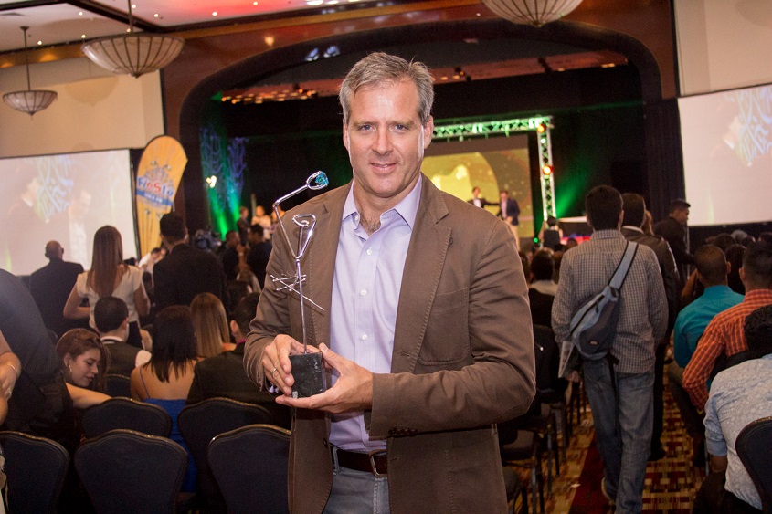 Ron Santa Teresa premiada por Mejor Iniciativa de Impacto Social