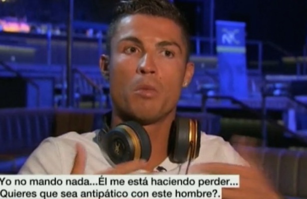 Cristiano Ronaldo se molesta y abandona entrevista (+Video)