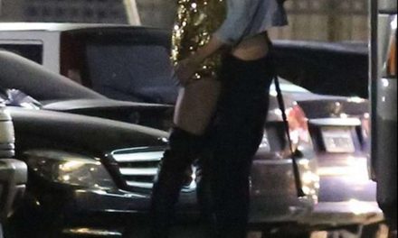 Miley Cyrus besa a otra mujer en Beverly Hills (+Foto)