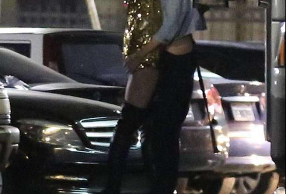 Miley Cyrus besa a otra mujer en Beverly Hills (+Foto)