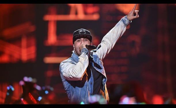 NICKY JAM uno de los más aclamados de la noche en los »Premios Juventud»
