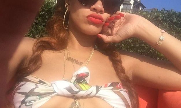 Rihanna publicó atrevida selfie en Instagram (+Foto)